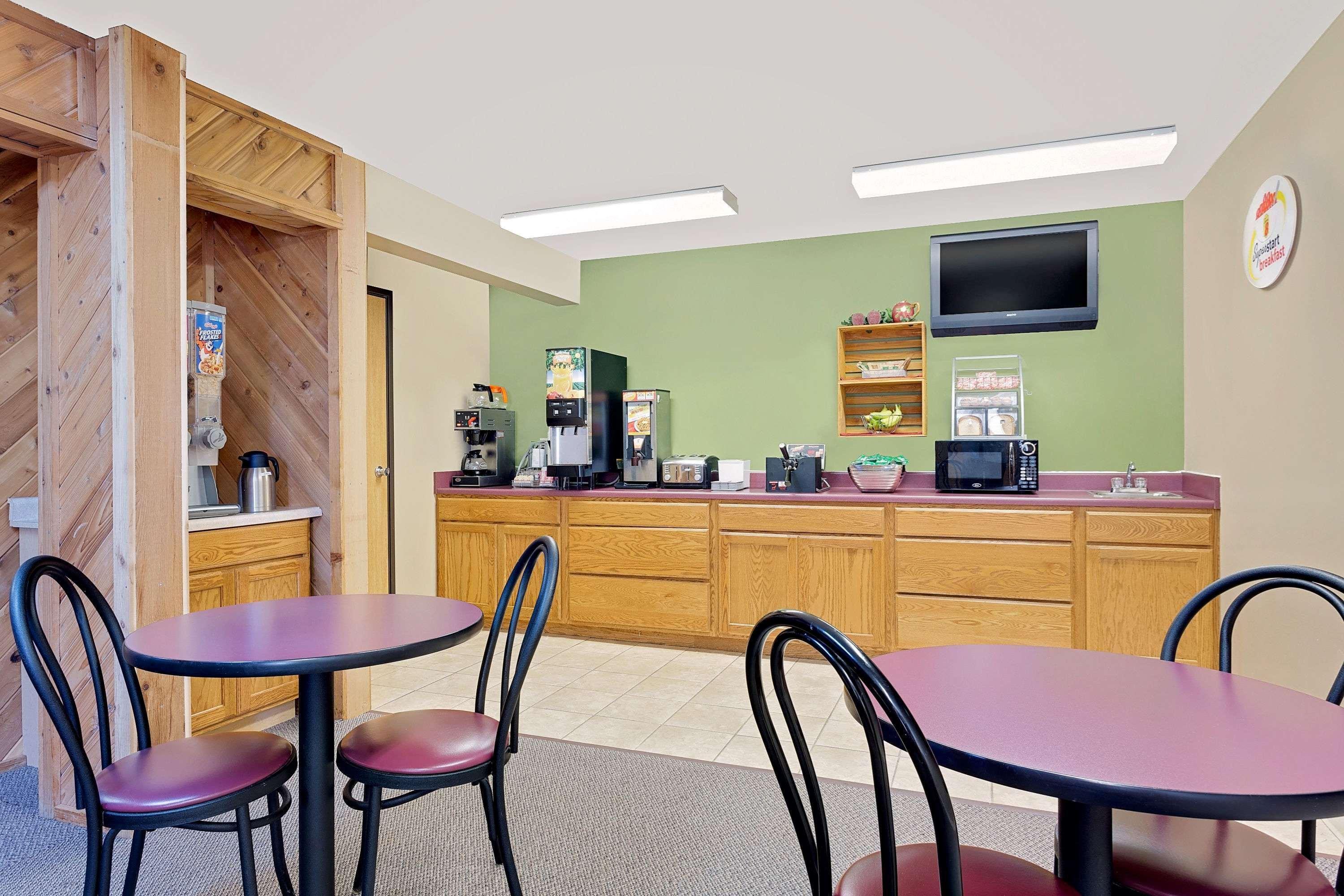 戴维斯维尔速8酒店 Dyersville 外观 照片