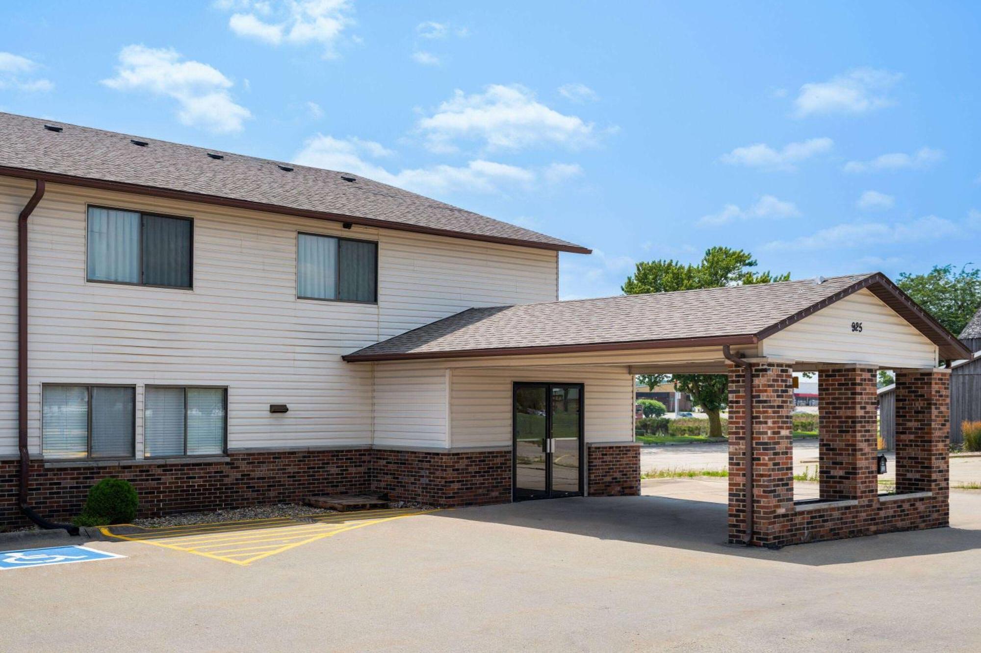 戴维斯维尔速8酒店 Dyersville 外观 照片